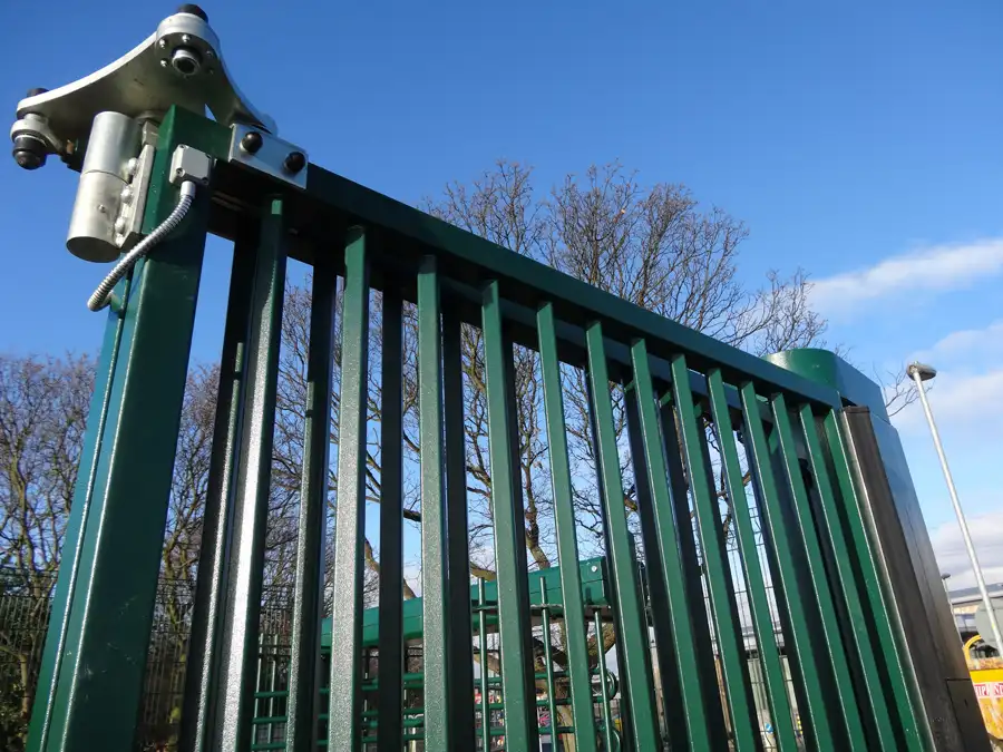 Bi-folding-Gates